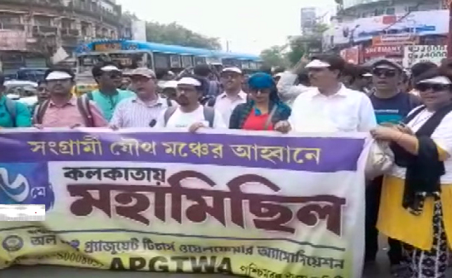  DA demand: Government employees protest outside Chief Minister's residence