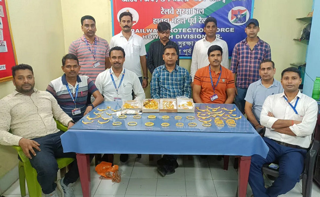 RPF seizes 1.77 crore gold jewelery found in bag of youth at Howrah station