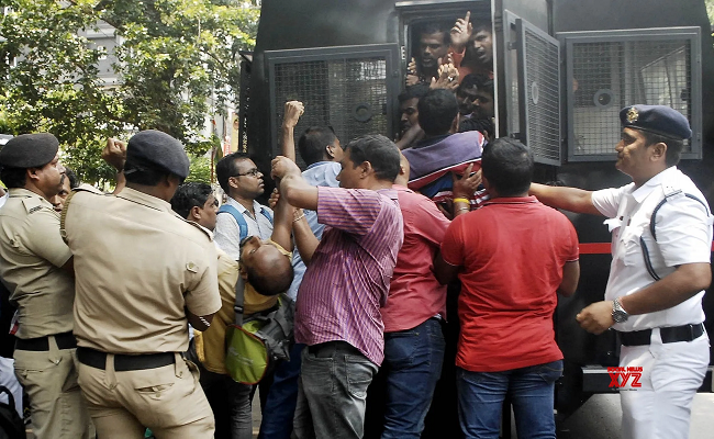 Police arrest 20 in clash with TET pass candidates