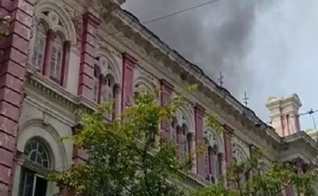 Devastating fire rages at Saraf House near Raj Bhavan, Governor rushes to spot