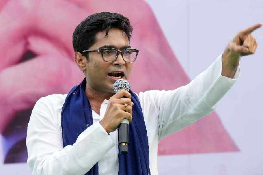 After 570 minutes of questioning by CBI, Abhishek Banerjee speaks to media