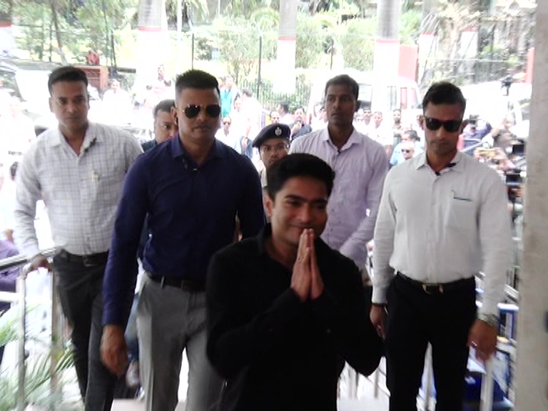 570 मिनट तक सीबीआई ने की मैराथन पूछताछ, दिल्ली की दासता स्वीकार नहीं करुगा : अभिषेक