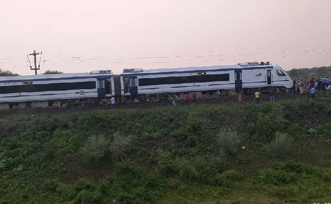 Puri-Howrah Vande Bharat express forced to stop after overhead power line snaps