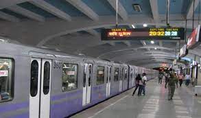 कालीघाट मेट्रो स्टेशन पर खुदकुशी की कोशिश