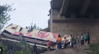  झुंझनूं में मनसा माता की पहाड़ियों पर ट्रैक्टर-ट्रॉली पलटने से आठ की मौत, 26 घायल