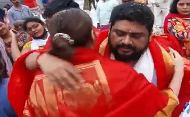  BJP leaders slam Kriti Sanon, Om Raut for kiss on cheek and hug outside Tirupati temple
