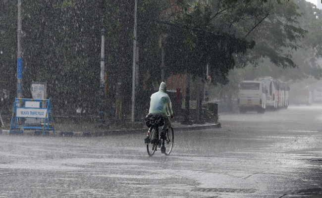 Parts of Kolkata experience relief from heat as rain finally arrives