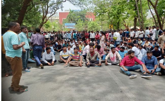Portion of Ranchi University library collapses, student killed
