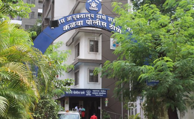 Man attempts Suicide outside Maharashtra CM Eknath Shinde's House, Cops stop him