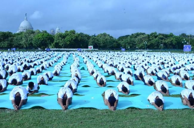 पश्चिम बंगाल में कई जगहों पर मना योग दिवस