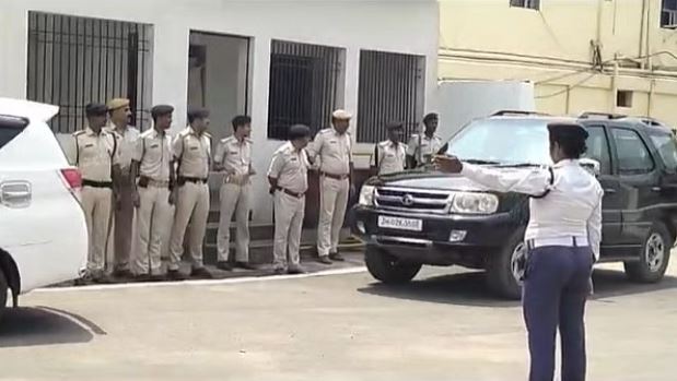 विपक्षी दलों की बैठक में शामिल होने सबसे पहले महबूबा मुफ्ती पहुंचीं पटना