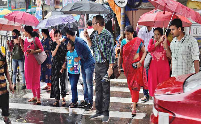 South Bengal experiences post-rain temperature surge, light rain continues