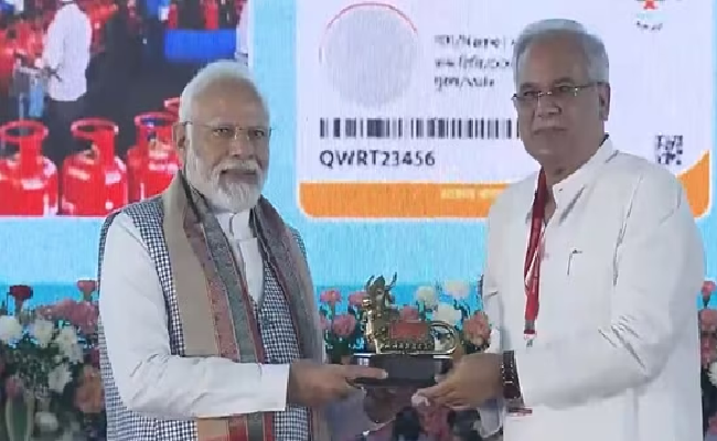 PM Modi inaugurates and lays foundation stone of projects worth ₹7,600 Cr. in Chhattisgarh's Raipur