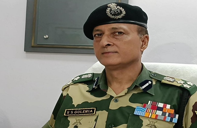 बीएसएफ के डीआईजी ने कहा- बंगाल में केंद्रीय बलों की तैनाती के लिए चुनाव आयोग ने नहीं दी पूरी जानकारी