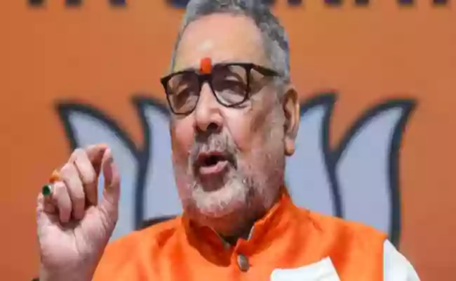 आराम क्षेत्र से बाहर निकलकर बिहार की हकीकत देखें राहुल गांधी : गिरिराज सिंह