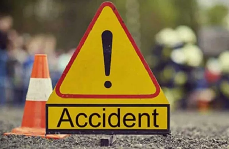 Severe bus accident  near  Saltlake Vikas Bhavan ; 5 injured