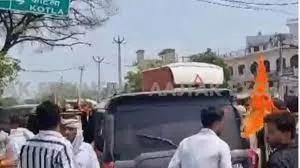 हरियाणा में भगवा यात्रा पर पथराव:बृजमंडल यात्रा के दौरान दो गुट भिड़े, गाड़ियां फूंकी; बाहर से पुलिसफोर्स बुलाई