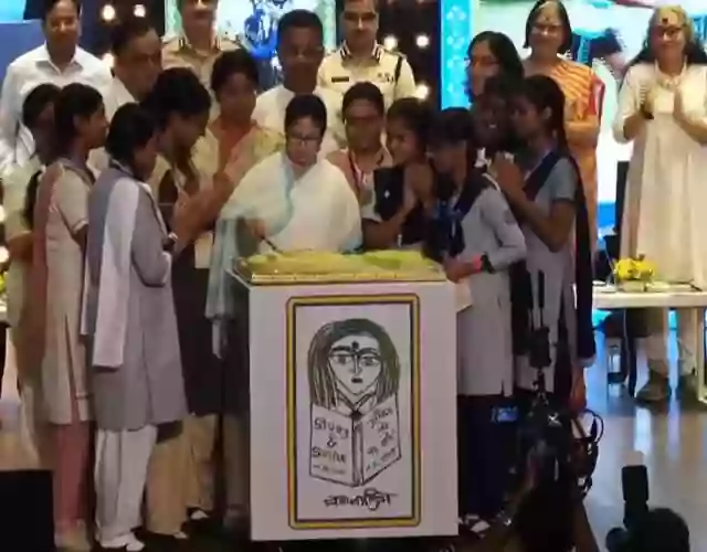 कन्याश्री दिवस पर ममता ने कहा : नंदीग्राम में हमने अनशन किया था, छुपकर नहीं खाते थे