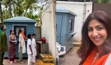 चप्पल पहनकर झंडा फहराने पर शिल्पा शेट्टी हुईं ट्रोल
