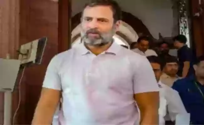 केंद्र पर राहुल का तंज, कहा- नाम से नहीं, कर्म से है नेहरू की पहचान