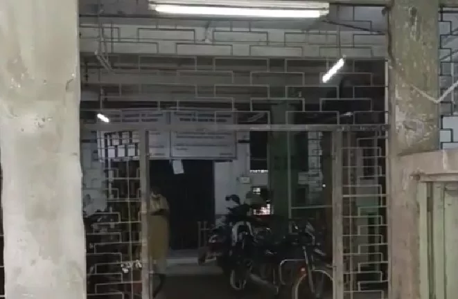Being a Dengue Hospital in Howrah, this place is a breeding ground for mosquitoes | Watch Report