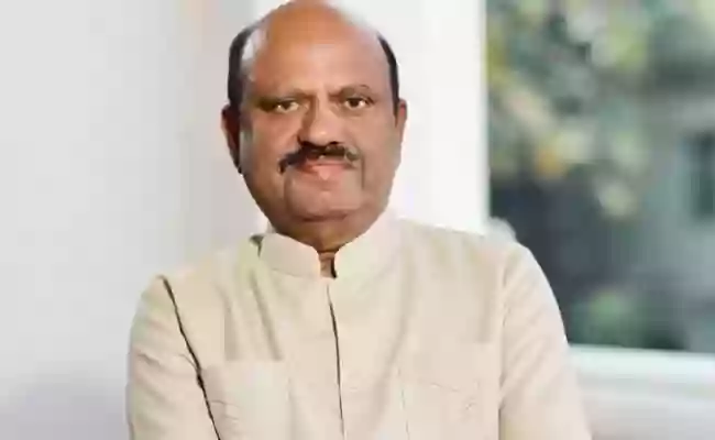 मिजोरम पुल हादसे में जान गंवाने वाले श्रमिकों के परिजनों से मिलने ट्रेन से मालदा गए राज्यपाल