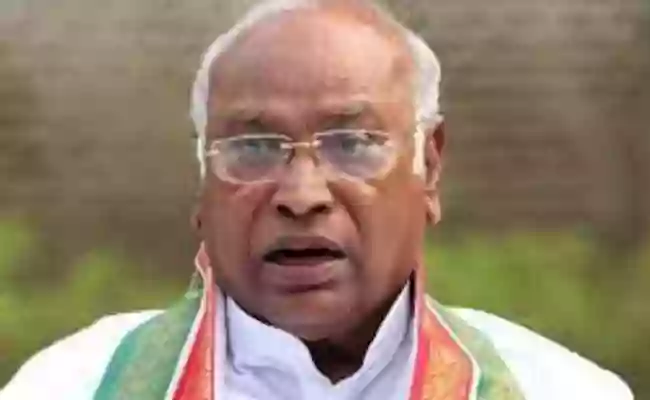 रोजगार के नाम पर युवाओं से छलावा कर रही है मोदी सरकार : कांग्रेस