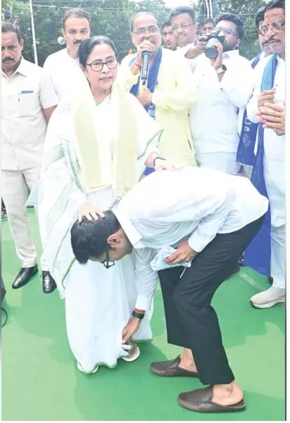 ममता, अभिषेक का टीएमसीपी की सभा से केन्द्र पर डबल अटैक