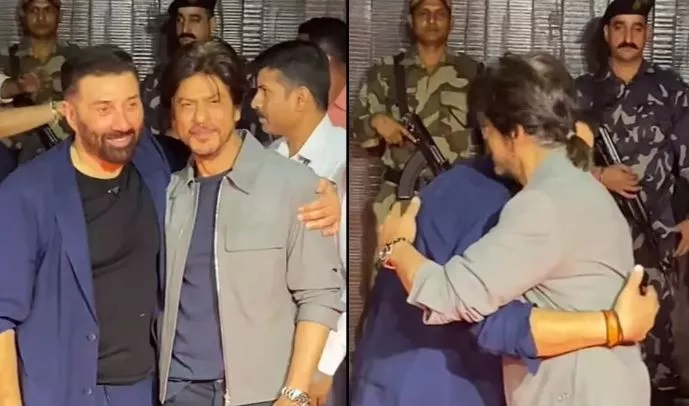 शाहरुख खान और सनी देओल 'गदर-2' की सक्सेस पार्टी में 30 साल बाद एक साथ नजर आए