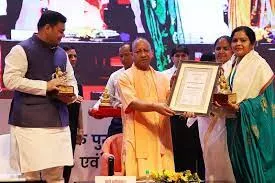 छात्रों के लिए आदर्श बनें शिक्षक, मॉर्निंग असेंबली को बनाएं पाठ्यक्रम का हिस्सा : योगी आदित्यनाथ
