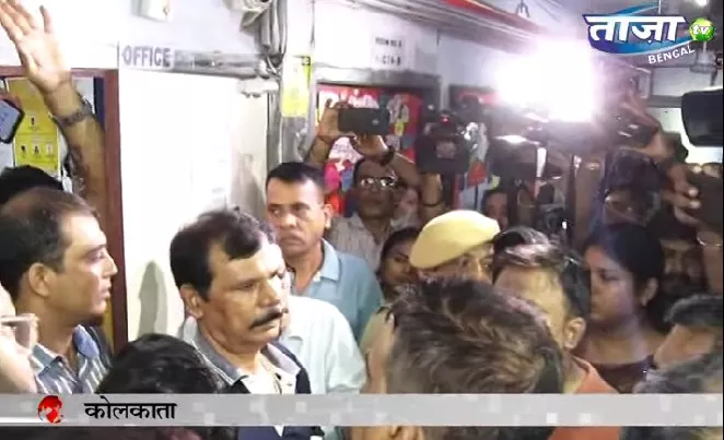 Parents protest at St. Augustine's school Kolkata over delayed registration for class 10 & 12 students | Watch Video