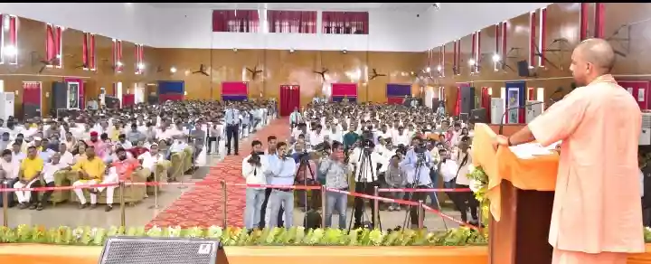 घिसे पिटे कार्यक्रमों को छोड़ें तकनीकी संस्थान : मुख्यमंत्री योगी