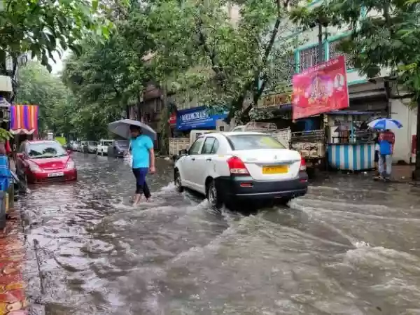 बंगाल में लगातार बारिश के बाद सामान्य से काफी नीचे पहुंचा तापमान