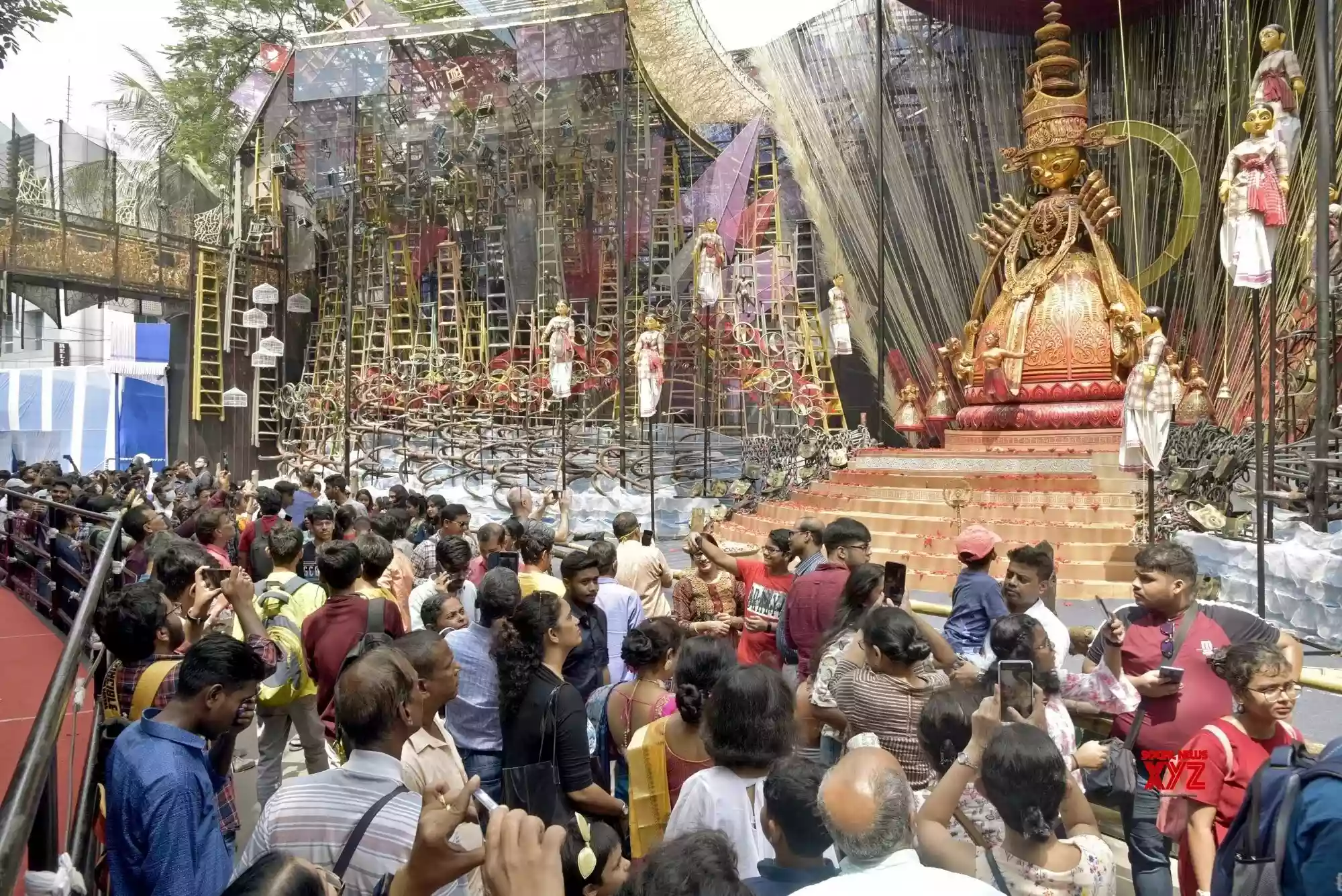 Durga puja extravaganza, Tridhara's historic 77th Year gets creative | Watch video