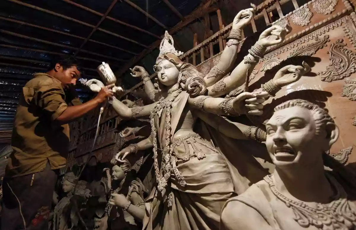 Durga idol made from Corn flour to promote sustainability | Watch Video