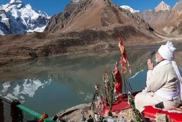 प्रधानमंत्री मोदी ने पार्वती कुंड में दर्शन कर पूजा-अर्चना की