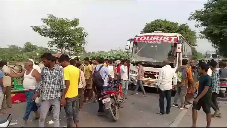 बिहार के मुजफ्फरपुर में बस और ऑटो की भीषण टक्कर में पांच की मौत