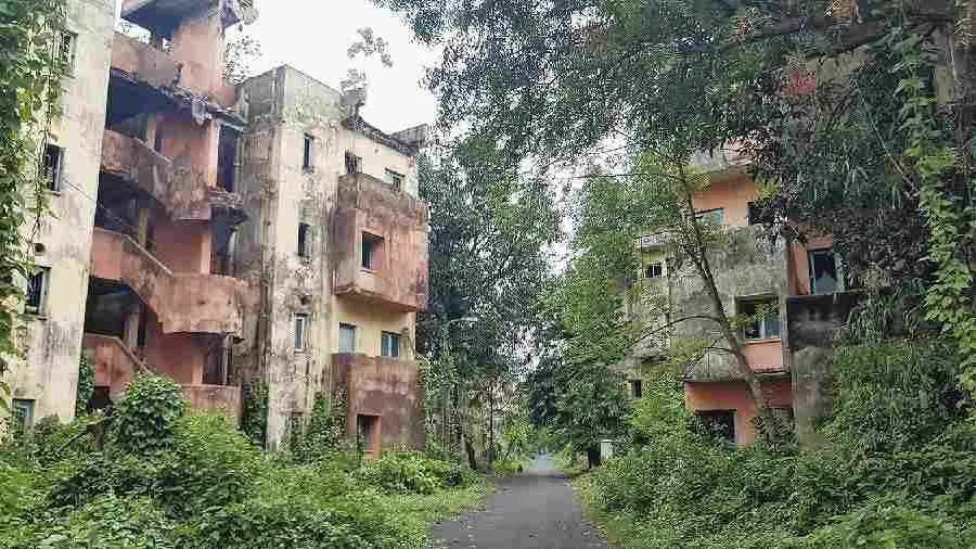 Locals protest as authorities demolish illegal building in Bidhannagar