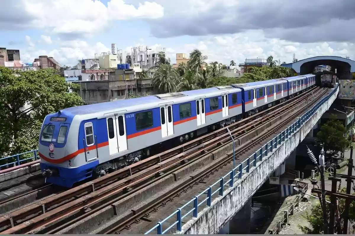 Kolkata extends metro service hours for Durga Puja delight