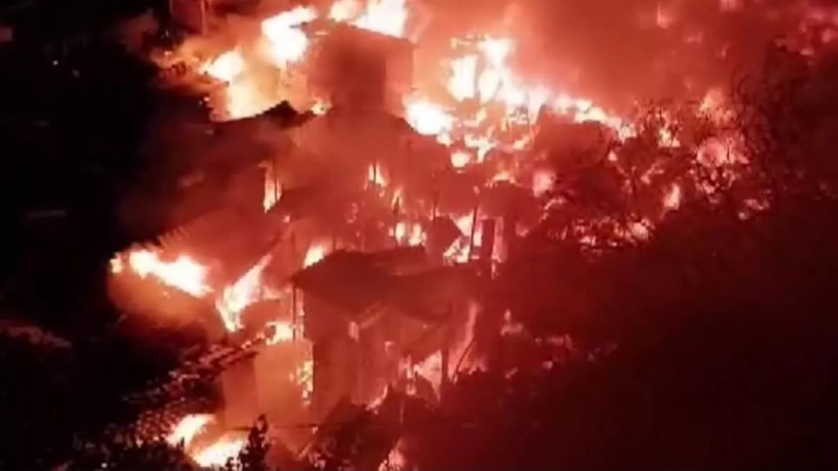 Fire Incident in Howrah's mangalahat causes panic during Durga Puja celebrations