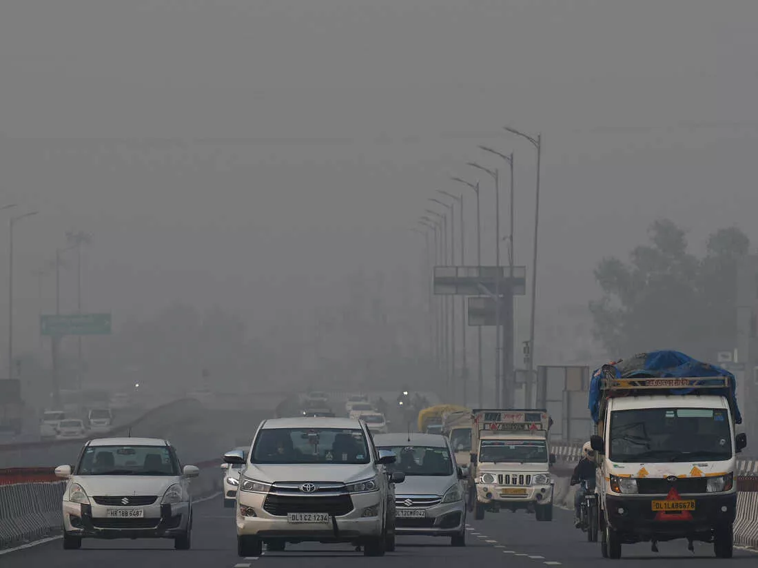 Delhi LG calls urgent meeting with CM and Environment Minister amidst worsening air pollution
