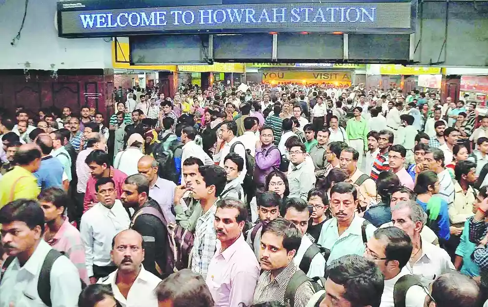 दुर्गापूजा के दौरान लोकल ट्रेनों की टिकट बिक्री से 10.3 करोड़ की रिकॉर्ड आमदनी