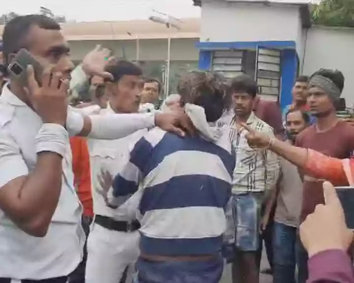 इकोपार्क के पास नशे में धुत युवक युवतियों ने किया पुलिस पर हमला