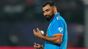Bollywood actress offers unique marriage proposal to Mohammed Shami: 