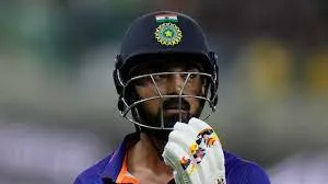 KL Rahul's departure adds pressure as India Rreaches 203-6 in 41 overs in ICC Cricket World Cup final