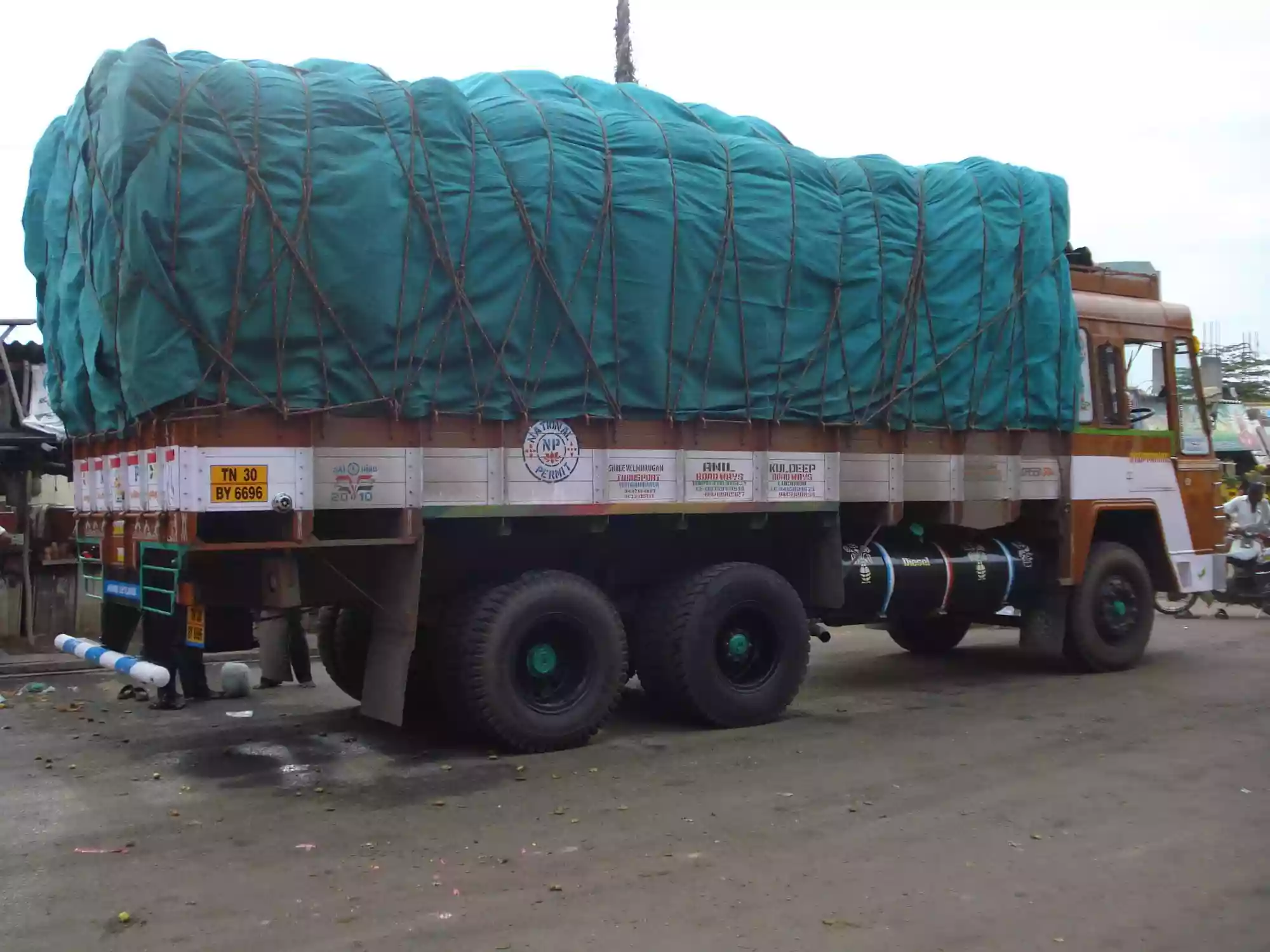 Forest department seizes teak-laden lorry on Siliguri-Jalpaiguri National Highway