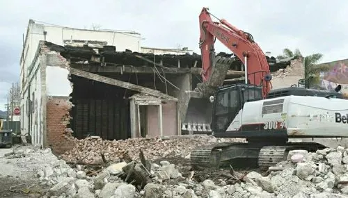 Siliguri Municipal Corporation razes unauthorized building in Deshbandhupara's Ward No. 30