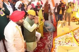 मुख्यमंत्री ने गुरुग्रंथ साहिब के समक्ष मत्था टेक राज्यवासियों की खुशहाली की कामना की