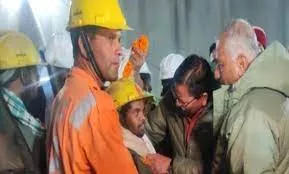 सुरंग में जीत गई जिंदगी, 400 घंटे की जंग के बाद मौत के मुंह से निकले मजदूर