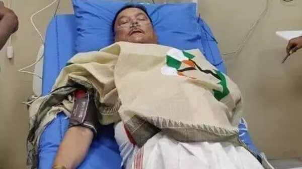 Kamarhati's Trinamool MLA Madan Mitra admitted to SSKM hospital due to health concerns | Watch Video
